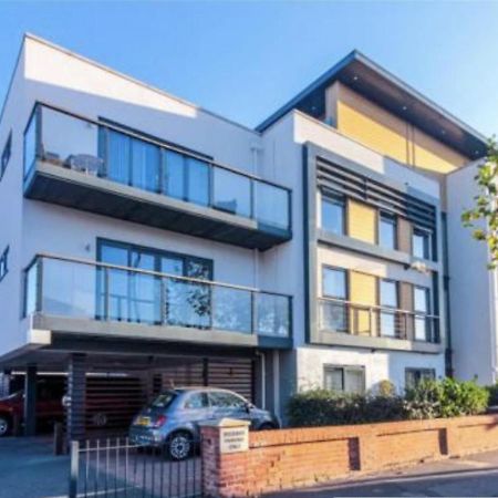קרייסטצ'רץ' Charming 2-Bed Apartment In Christchurch מראה חיצוני תמונה